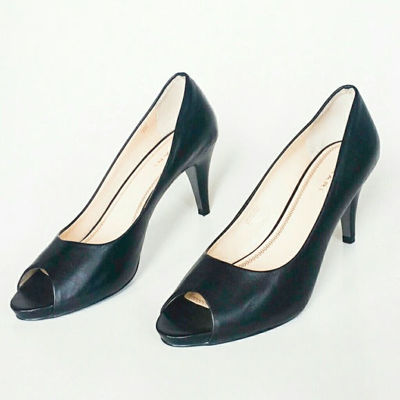 Tahari shoes pumps Clearance